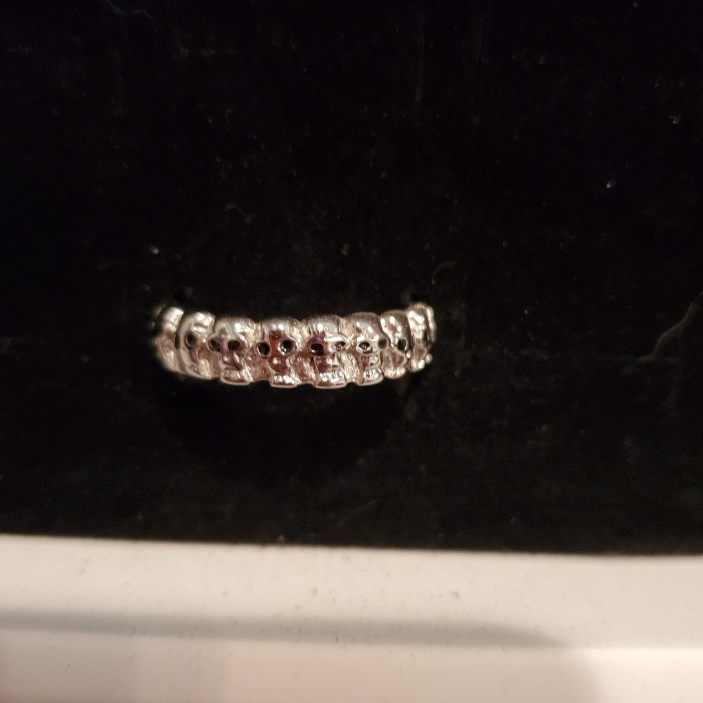 Skull ring
